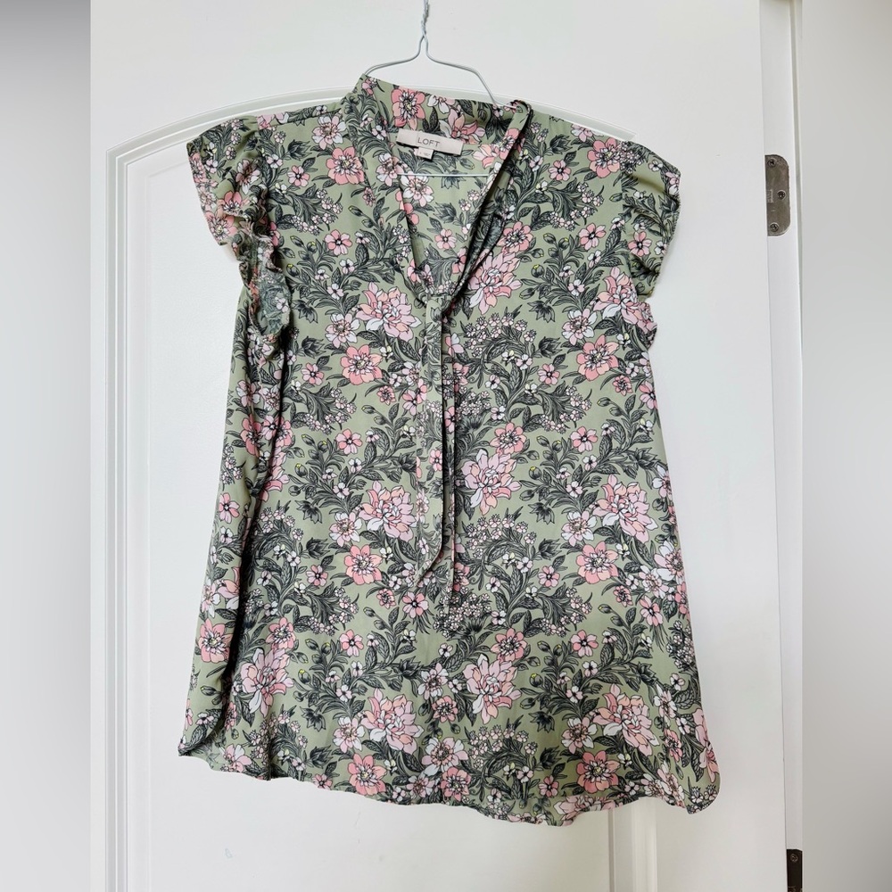 Loft floral flutter sleeve tie neck blouse size L